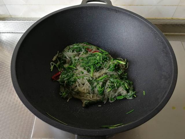 「脾胃」这菜是“推粪机”，隔三差五吃，口臭没了排出黑宿便，肠道变干净