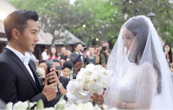 杨幂■杨幂刘恺威离婚不算啥，贾乃亮李小璐离婚也不算啥，他离婚才最意外