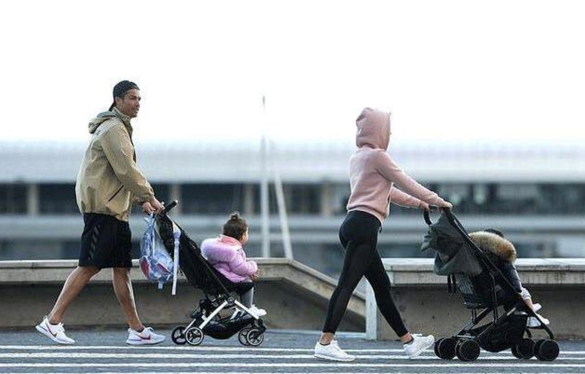 「乔治娜」C罗女友乔治娜接受一个采访就要收费近百万,如今身价已超好莱坞女星!