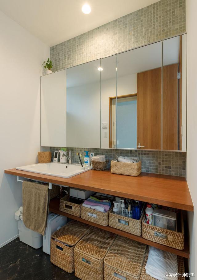 |在日本有独栋住宅,真不容易!他家电视墙一分为3,打上整排矮柜