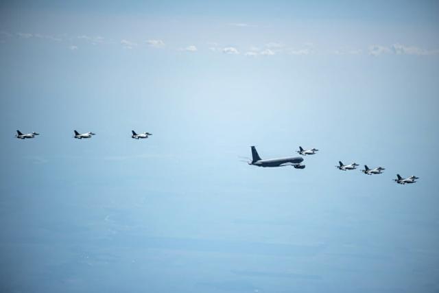 美军|美军战舰逼近家门口！大批舰队严阵以待，联合国呼吁双方克制