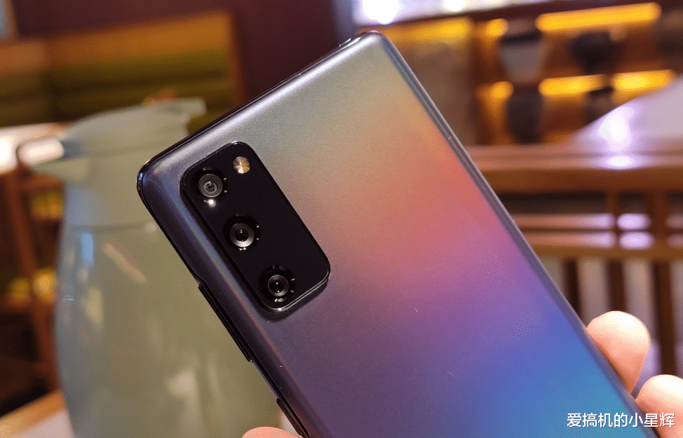 苹果|三星发力,骁龙865+IP68防水+120Hz屏幕跌至“荣耀价”,值得买吗?