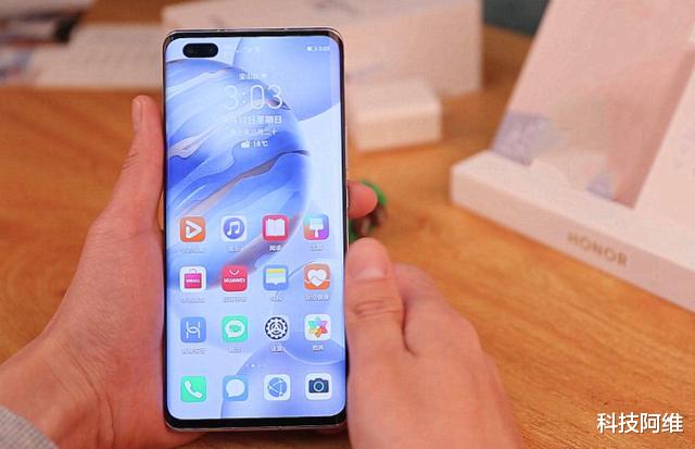 华为荣耀|从4999元降至4599元,5000万三摄+90Hz,荣耀最强旗舰加速退场