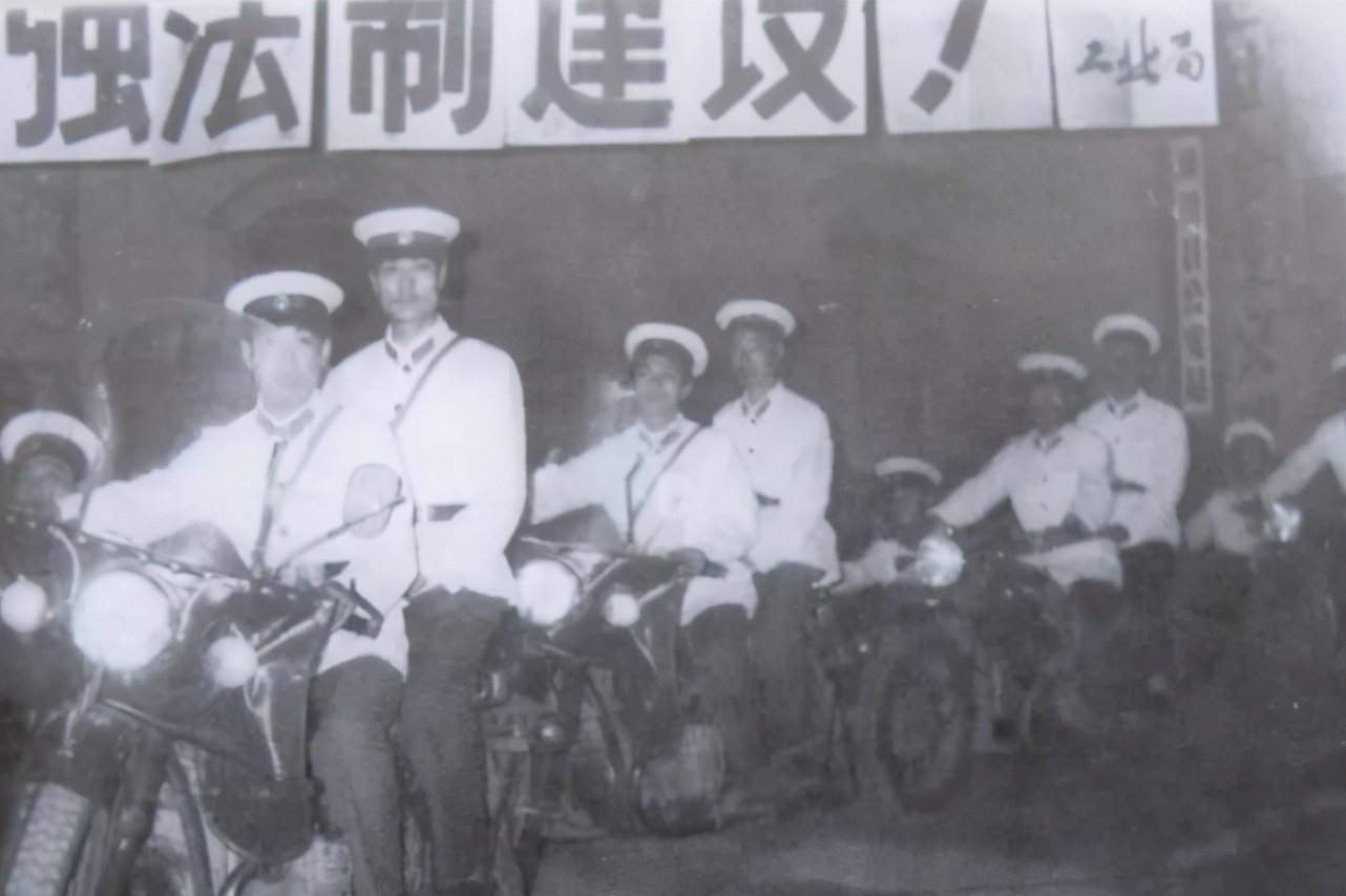 老照片|1983年的严打有多厉害？看看这些老照片或许就明白了