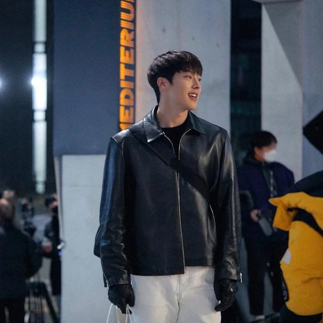 #车警官#这部「看脸」新剧，再刷十遍都不腻