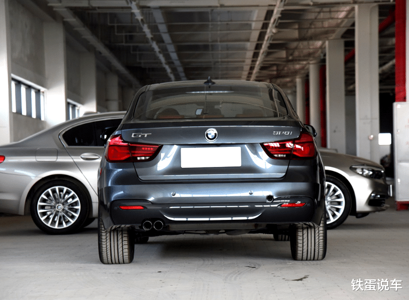 「雷克萨斯IS」整车原装进口,后备厢躺两个胖子还挺宽松,宝马3系GT上市