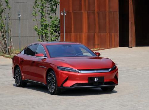 比亚迪汉|比亚迪汉销量火爆！20天狂销1.5万，车评人：智能新不如特斯拉！