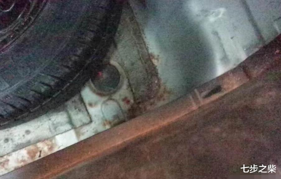 「国产车」又一国产车伤人心，底盘、车门锈迹斑斑，一年不到变“生锈王”