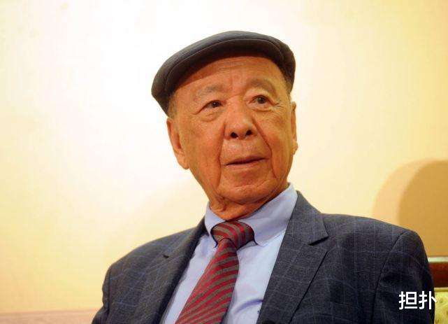 李嘉誠年紀太大不去送何鴻燊，為何呂志和91歲瞭，卻還來送行呢？-圖3