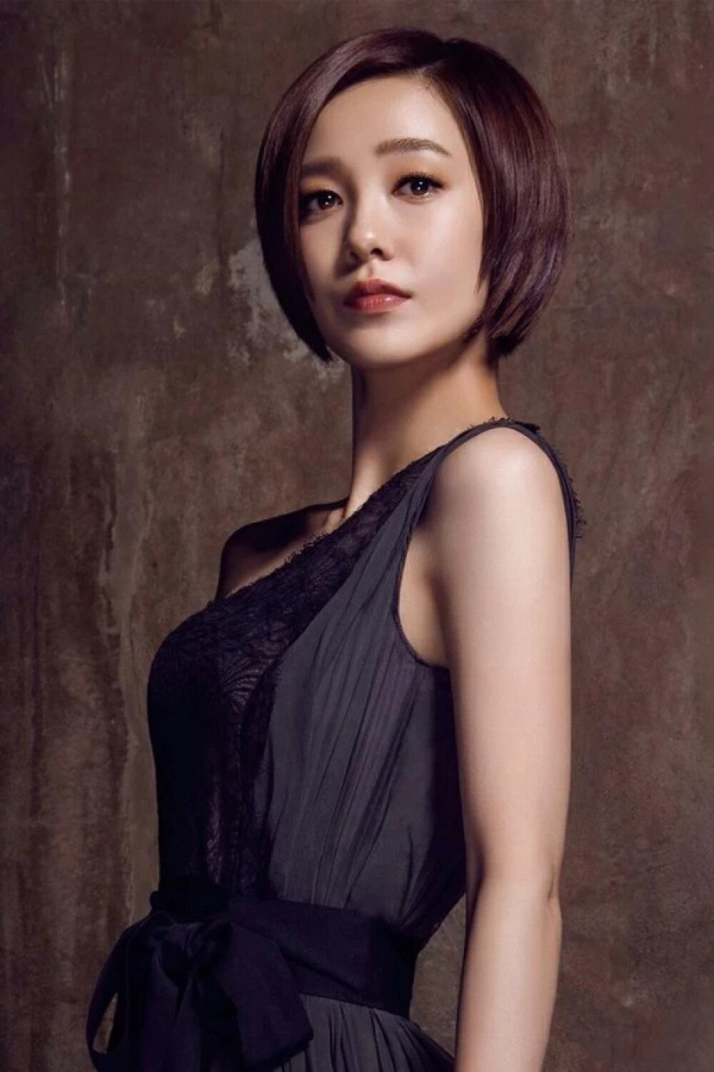 短发▲周冬雨成过去式，柯佳嬿变“换发型如换脸”新代表，同款短发爆红