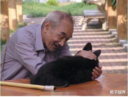 【严顺开】1983年，严顺开在第一届春晚开创\小品\，80岁时卧床7年唏嘘离世