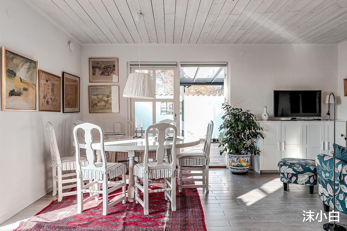 她一家3口回到农场，租住80平小房子过活，怎一个惬意了得？