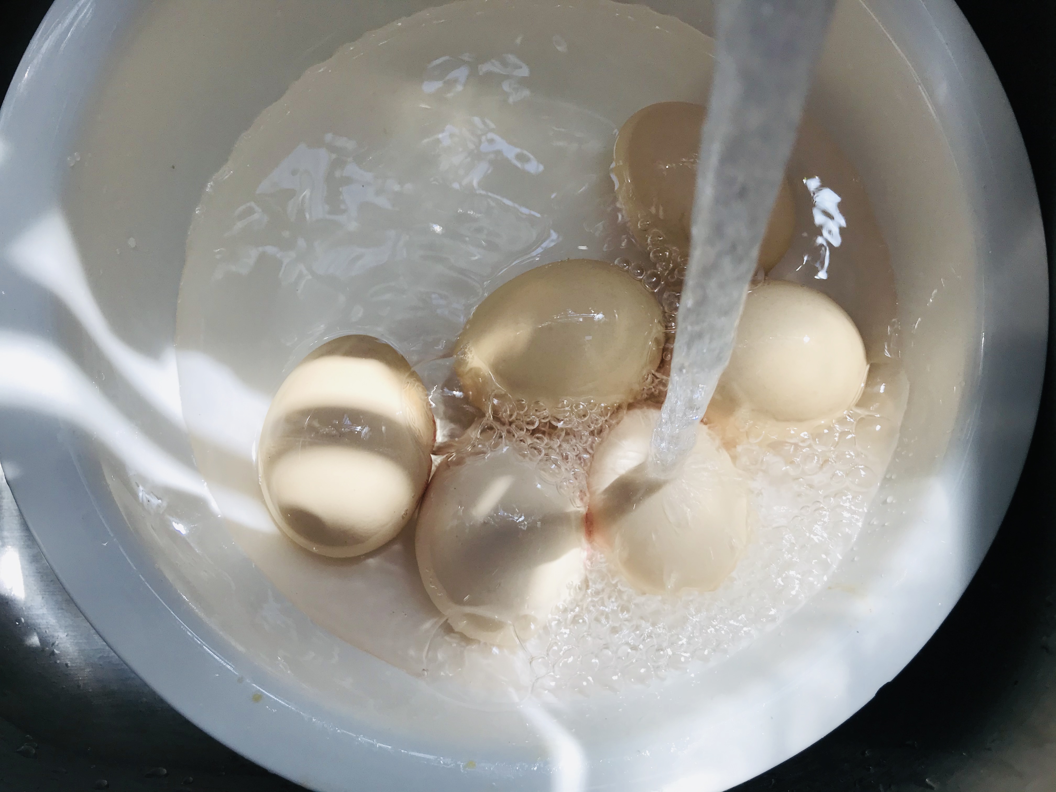 『睡眠』核桃壳不要丢，用来煮鸡蛋有营养，孩子长得结实，睡得安稳