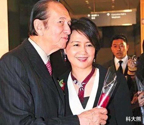 蓝琼缨|分到200亿后，半路杀出个何超雄，“二房”蓝琼缨能否笑到最后？