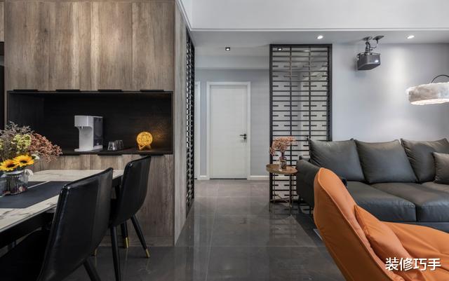 |他家装修真另类！客厅舍弃电视，厨房做开放式，反而又漂亮又实用