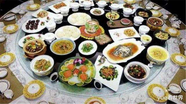 「白菜」印度国宴与中国国宴对比，网友吐槽：差距就是一碗开水煮白菜