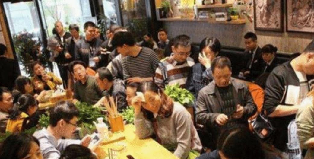 天猫双11狂欢夜|张卫健面馆火了，粉丝点了一碗牛肉面，结账时连问3遍：没算错？
