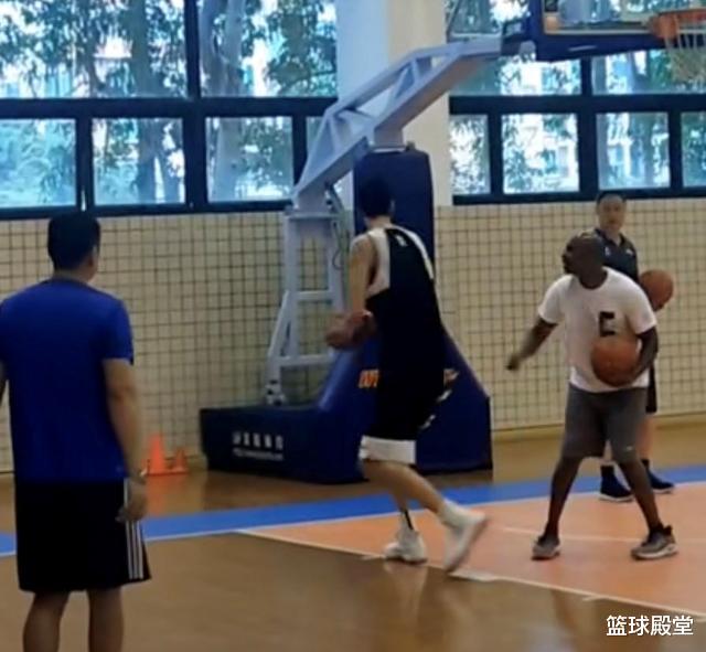 【徐昕】CBA一天3消息！辽宁签新外，广东两大内线或离队，徐昕成最大惊喜