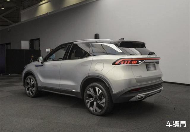 『SUV』北汽终于“开窍了”，这款SUV命名X7，轴距2.8米，配三块大屏幕！