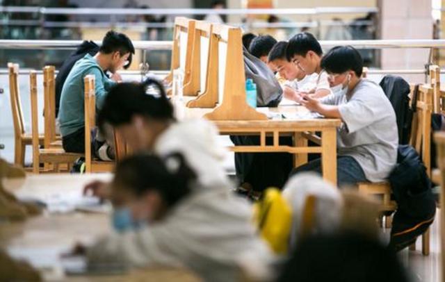 大学|大学里“挂科率”很高的4个学科，补考比考试还要难，新生要注意