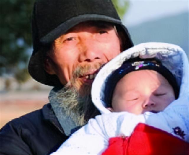 臆说古史|27岁女孩因爱慕72岁大爷，献身嫁给大爷后还生下一子，今现状如何