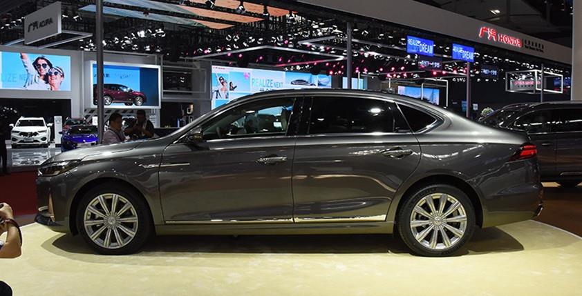 「SUV」嫌雅阁不够美就等它，长超5米配高功2.0T，静如高铁，比君威厚道