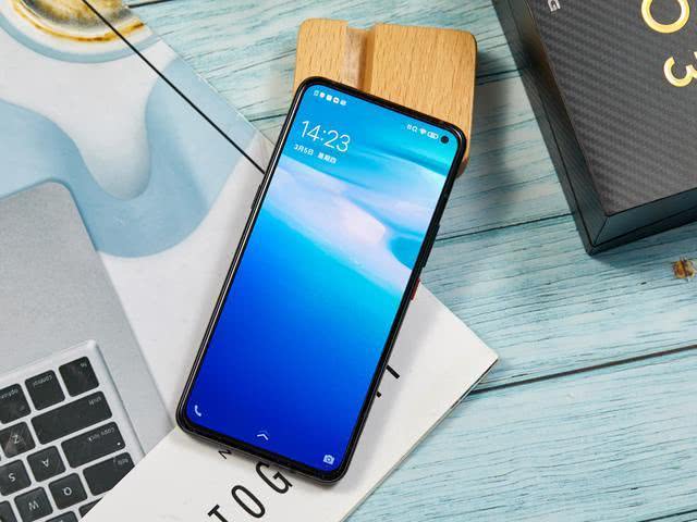 『电子商务』买手机请再等等，618这3款旗舰会更香，还没入手那就恭喜你了！