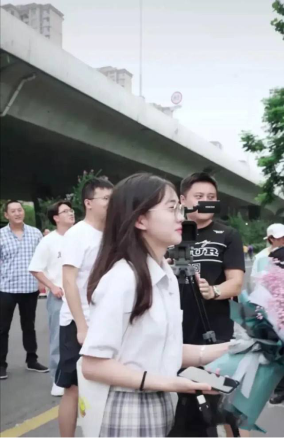 女孩|堪比章泽天的清纯女孩,两天涨粉120万,清纯度不输章泽天