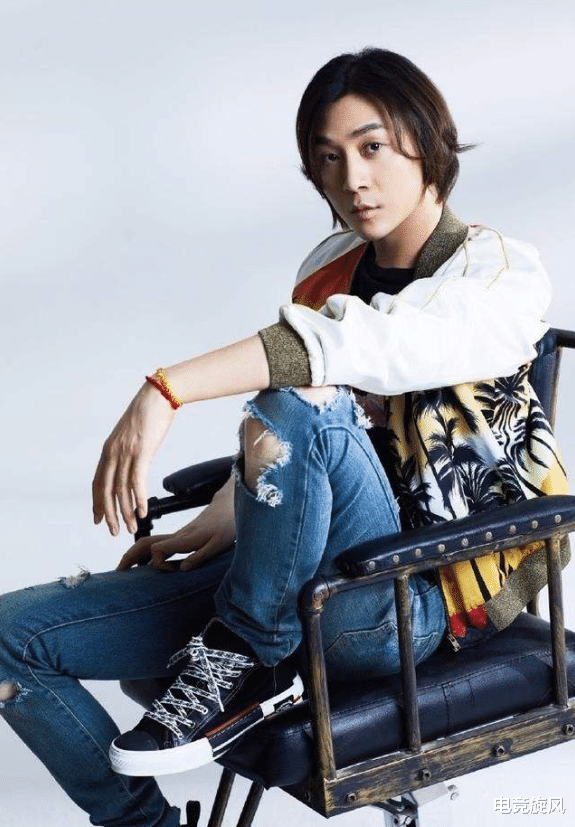 「张大仙」张大仙读初中被学妹追求，以为他开玩笑，看到他18岁的照片，恋爱了