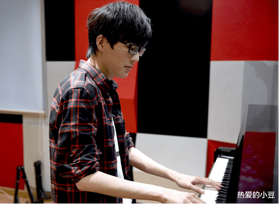 娱乐圈:国内从不混娱乐圈的歌手,也不宣传演唱会,却总是一票难求!