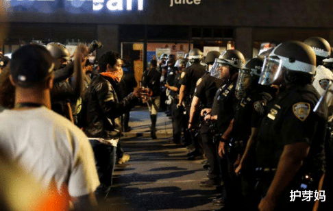 「脑出血」丧尽天良！3名华人女童遭暴乱黑人打至脑出血，家人跪地求放过