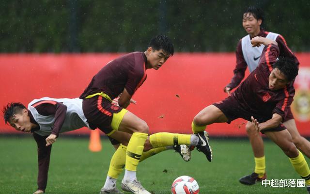 『国足』上午8点，国足下期新归化球员曝光！仅有一人，2王牌或无缘40强赛