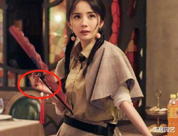 杨幂|有一种“手势”叫杨幂拿扇子，别人都是握住扇柄她却不一样，白浅回来了
