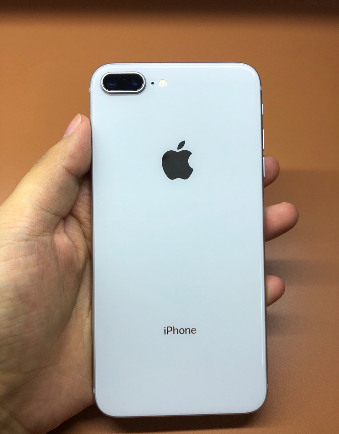 iPhone 8 Plus|网友2800买全新iPhone8Plus，结果买到的是翻新机