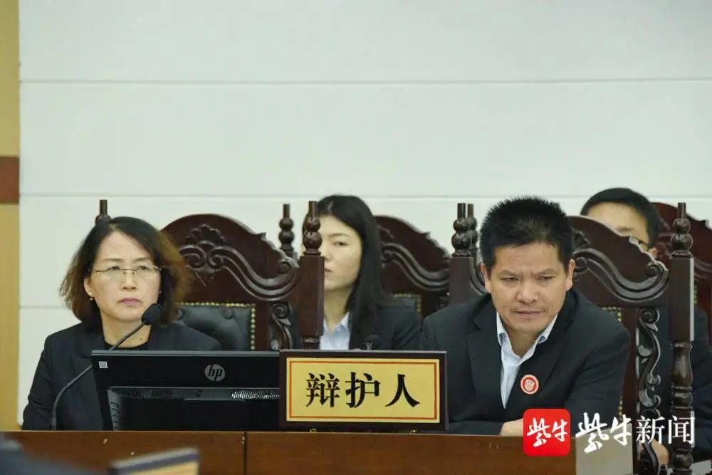 扬子晚报|淮安重大暴力袭警案开审，俩嫌犯当庭死不悔改！