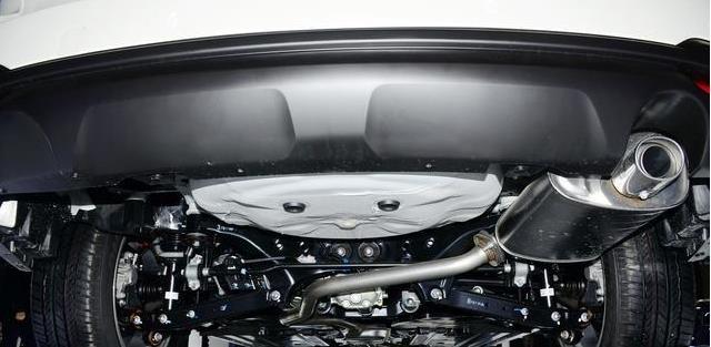 斯巴鲁森林人：连螺丝都是纯进口，起步全时四驱+8气囊，却廉价了15年，没人懂