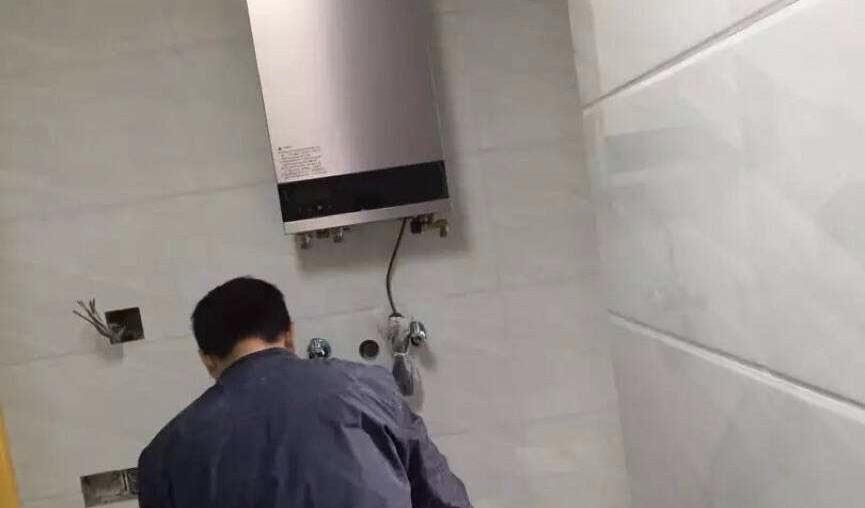 「」燃气热水器什么时间安装？先安装热水器水路，还是先安装热水器？