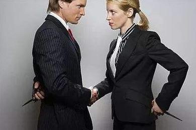 「」同事排挤我，我要给他们点颜色看看？聪明人被排挤从不做这些事