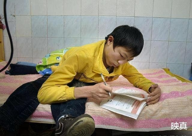 映真|12年前，为汶川捐款185元的河南乞丐，现在生活过得怎样？