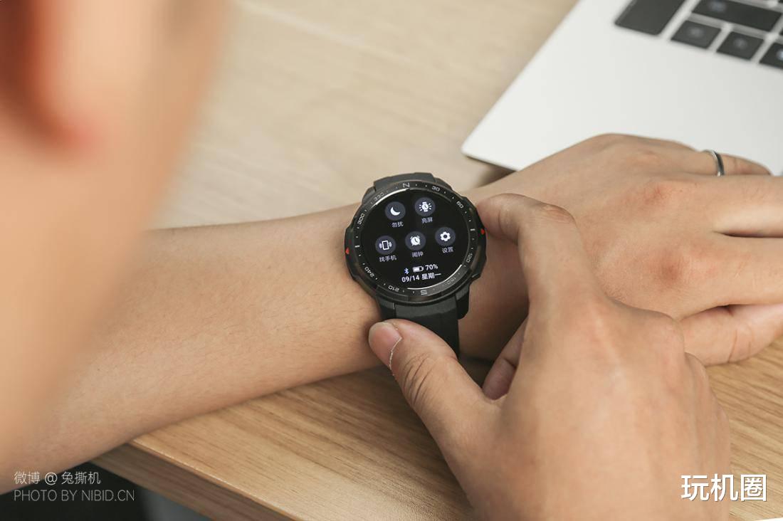 荣耀|兔撕机测评：创业压力最大的一年，荣耀手表GS Pro陪我守住健康