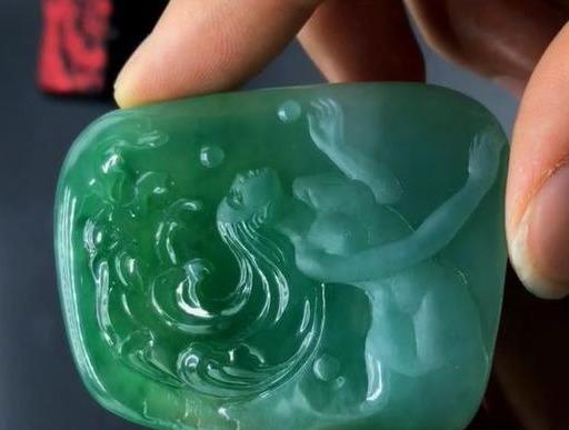 「翡翠」朋友1万6买的翡翠断口料，这样设计后，价值翻了不止十倍