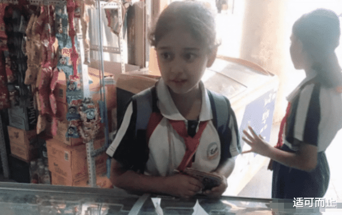 「张馨予」新疆高颜值小学生走红网络,网友:怪不得都说满街的热巴,满屋的娜扎!