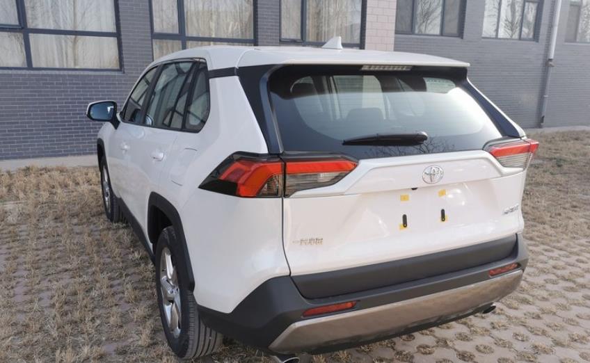 「丰田RAV4」听从朋友的建议,花24万提辆新款丰田RAV4,车主:我想说句大实话