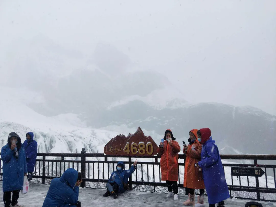 玉龙雪山|下过雪的玉龙雪山，美出天际