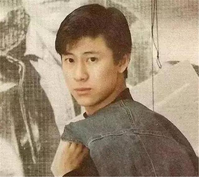 解晓东|那英爱过他，章子怡求过他，14次登上春晚的“钉子户”为何不见了