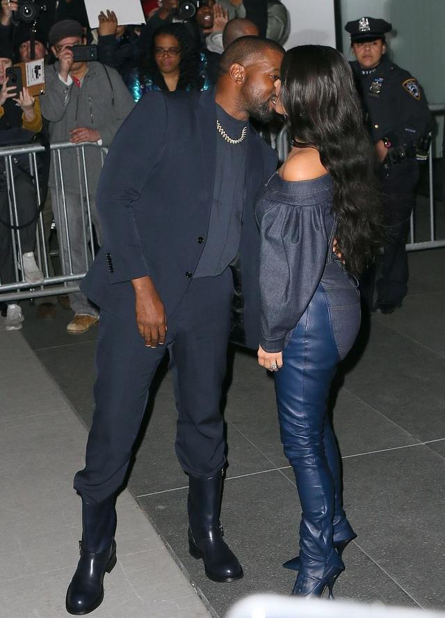 富翁▲闹啥呢?金卡戴珊黑人老公宣布竞选美国总统,当亿万富翁不过瘾?