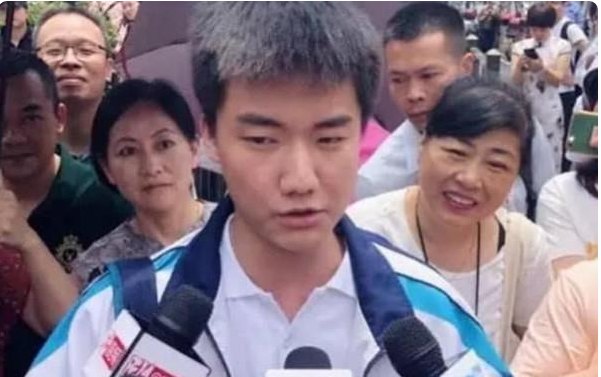 双一流大学|第一个走出高考场,提前20分钟交卷称“太简单”的林欢,现状如何