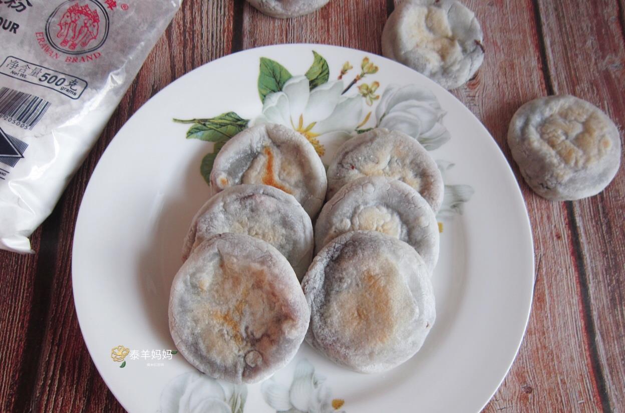 [肥肠]用糯米粉做的这小吃，香甜软糯不含油热量低，出锅就吃了4个
