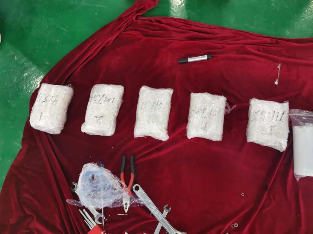 中国禁毒|女子贩毒被抓，警方顺藤摸瓜抓“大鱼”！看高速路检查站的抓捕