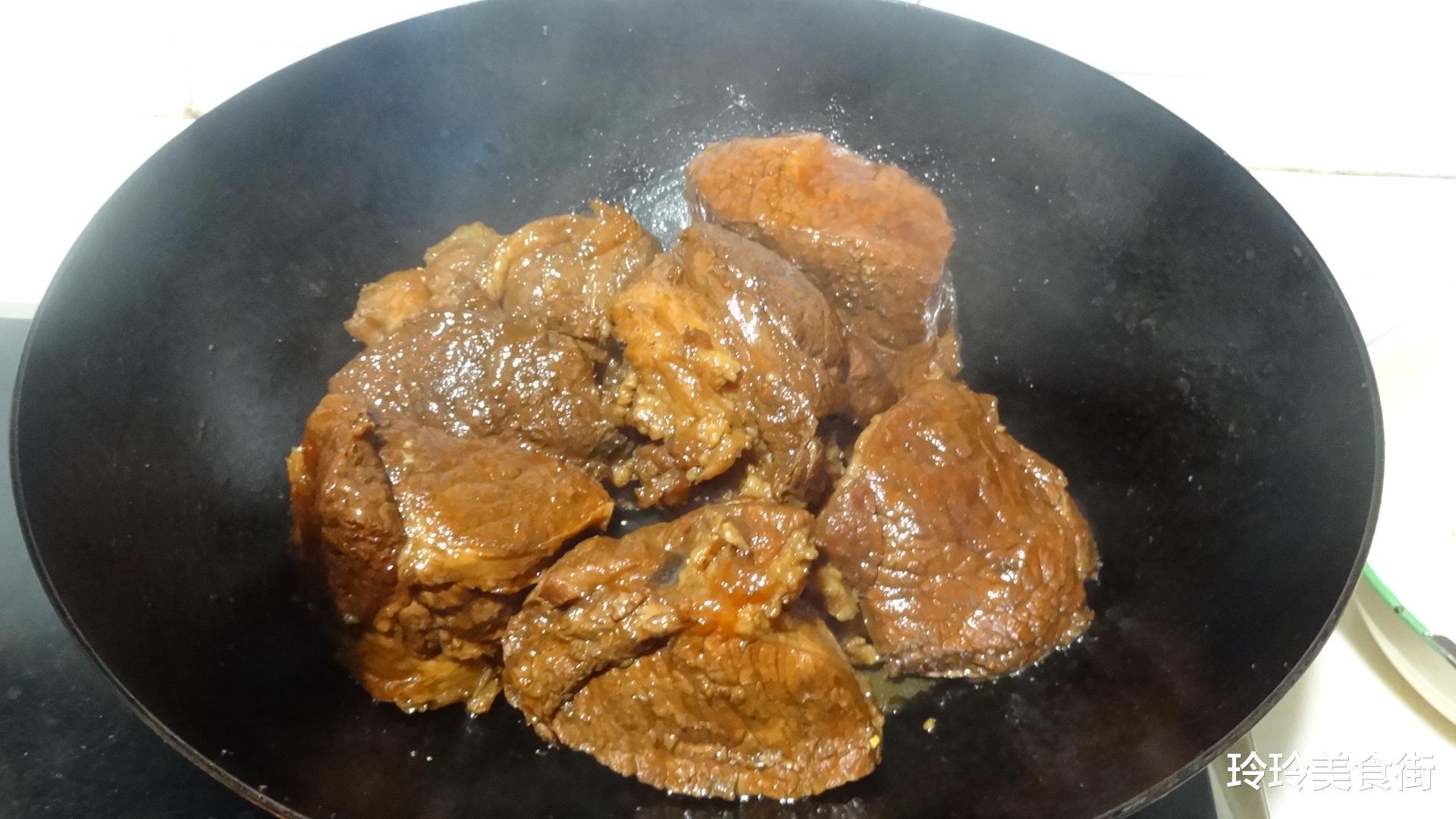 [小鸡炖蘑菇]卤牛肉时，最忌讳加这味香料，很多人不知道，加了就毁了一锅牛肉